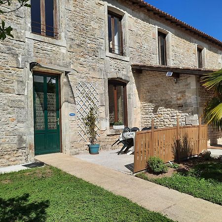 Domaine De Fontsauzine - Gites Et Chambre D'Hotes Genouille  Luaran gambar