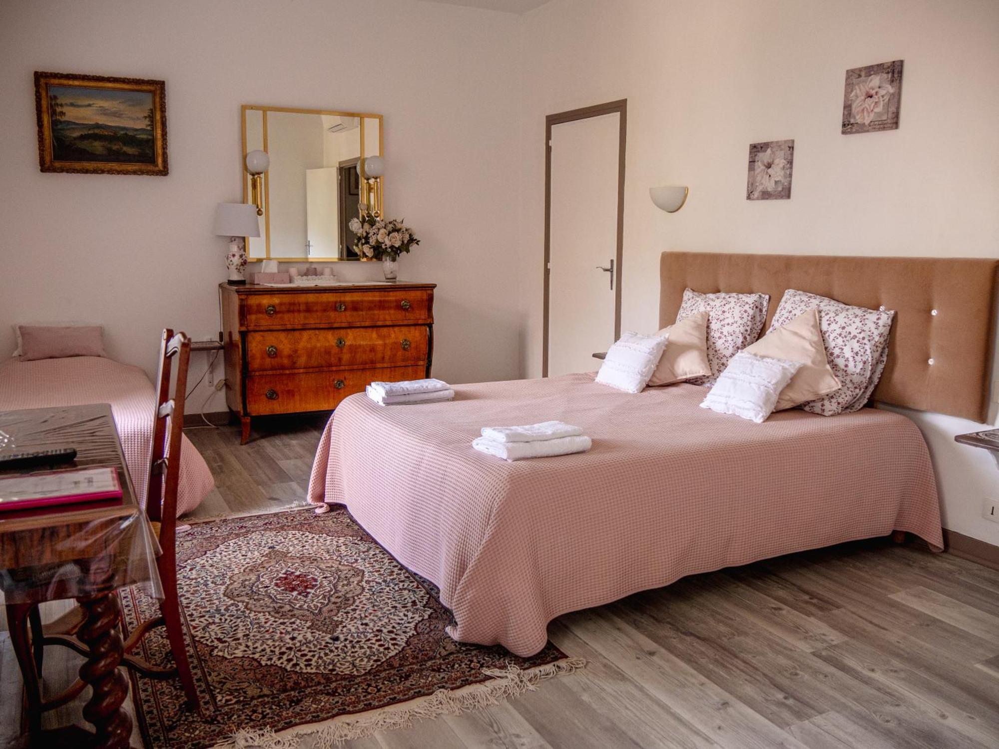 Domaine De Fontsauzine - Gites Et Chambre D'Hotes Genouille  Luaran gambar