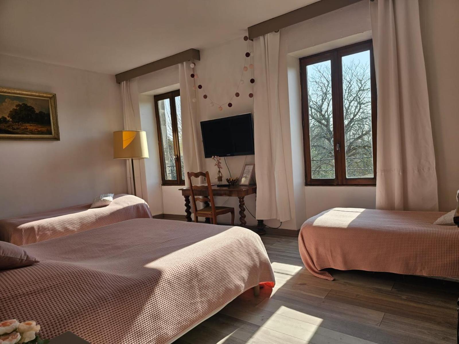 Domaine De Fontsauzine - Gites Et Chambre D'Hotes Genouille  Luaran gambar