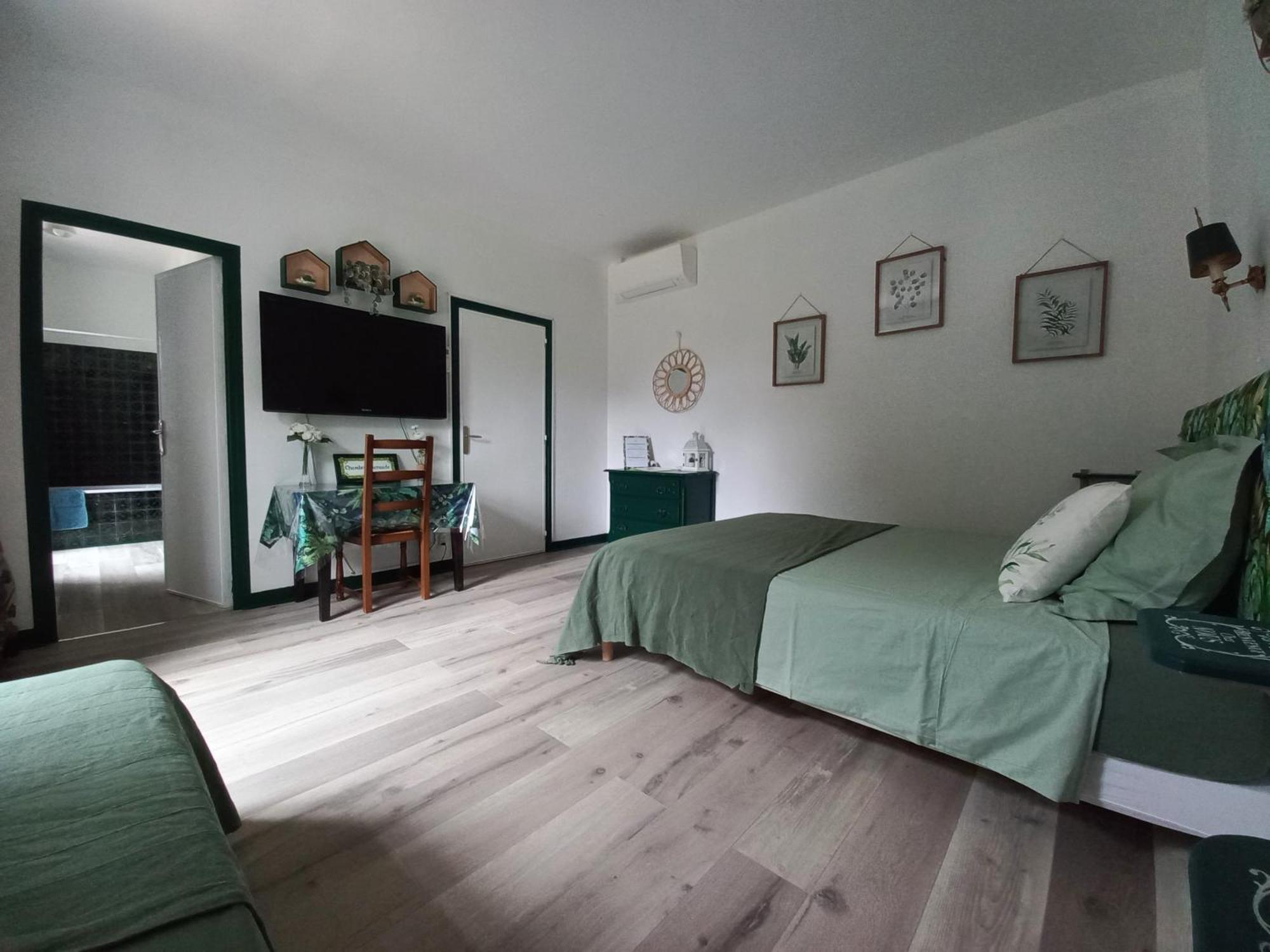 Domaine De Fontsauzine - Gites Et Chambre D'Hotes Genouille  Luaran gambar